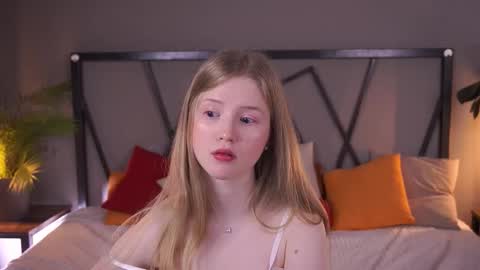 Snapshot of lilianhoward chatting on November 30, 2025, 2:10 pm Lilian online show from November 30, 2025, 2:10 pm