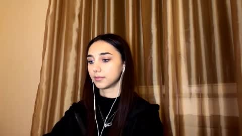 Lina online show from November 7, 2025, 10:10 pm