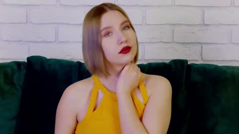 LiliLinn online show from January 29, 2025, 5:09 am