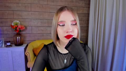 LiliLinn online show from February 4, 2025, 8:35 am