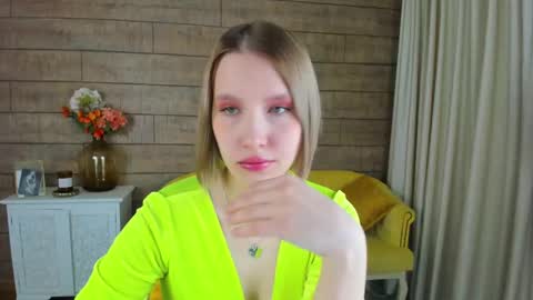 LiliLinn online show from February 12, 2025, 5:26 am