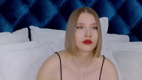 LiliLinn online show from February 27, 2025, 11:20 am