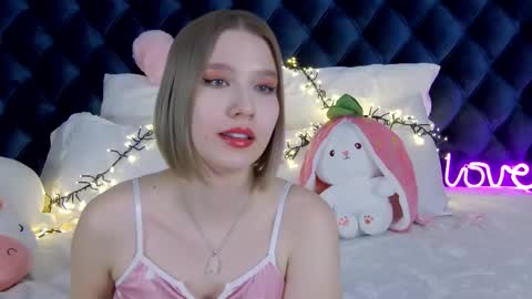 LiliLinn online show from March 3, 2025, 10:38 am