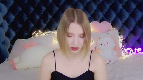 LiliLinn online show from March 8, 2025, 4:56 am