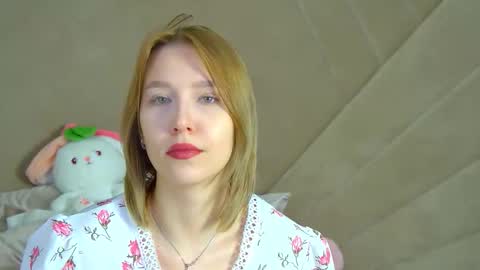 LiliLinn online show from September 17, 2025, 4:14 am