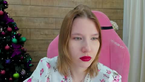 LiliLinn online show from December 22, 2025, 4:31 am