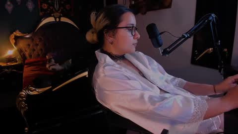 lilithmystic01 online show from January 22, 2025, 4:44 pm