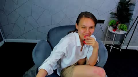 lillian_white1 online show from December 19, 2024, 10:24 am