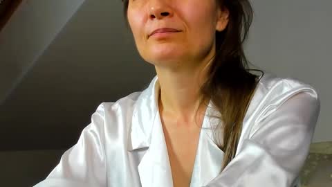 lillian_white1 online show from February 1, 2025, 1:30 pm