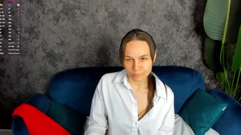 lillian_white1 online show from February 24, 2025, 10:04 am