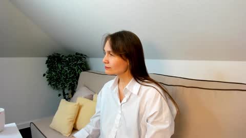 lillian_white1 online show from February 27, 2025, 9:00 am