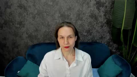 lillian_white1 online show from March 4, 2025, 2:10 pm