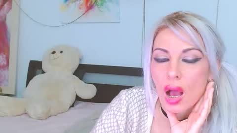 Lara online show from February 3, 2026, 1:15 am