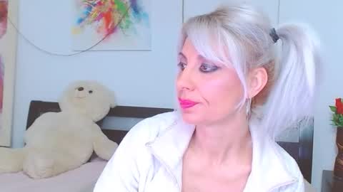 Lara online show from February 4, 2026, 2:06 am