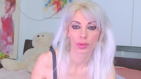 Lara online show from May 4, 2026, 9:22 pm