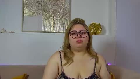 LillianHaig online show from November 24, 2025, 6:35 am