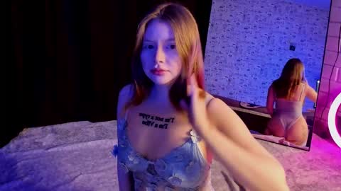 Snapshot of lillie_berry chatting on October 6, 2025, 4:32 am lillie_berry online show from October 6, 2025, 4:32 am