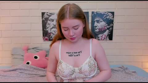 Snapshot of lillie_berry chatting on October 17, 2025, 4:59 am lillie_berry online show from October 17, 2025, 4:59 am