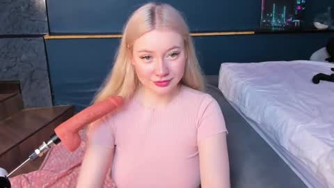 lillie_berry online show from April 17, 2026, 4:37 am