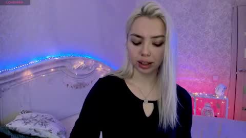 LilliMoore online show from January 16, 2026, 12:03 am