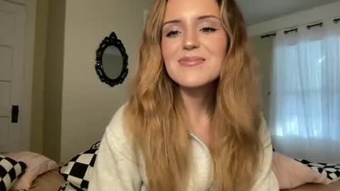lilly_adams88 online show from June 8, 2026, 11:16 pm