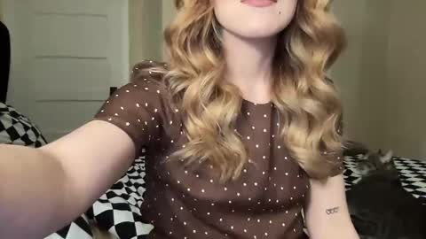 lilly_adams88 online show from June 10, 2026, 2:45 am