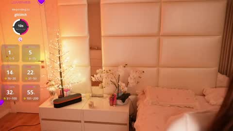 Lilly Colins online show from April 6, 2026, 7:59 pm