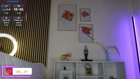 Snapshot of lilly_dollss chatting on September 21, 2025, 1:02 pm Sofia online show from September 21, 2025, 1:02 pm