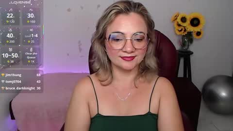 Snapshot of lilly_milf chatting on February 8, 2026, 4:21 pm Lilly online show from February 8, 2026, 4:21 pm