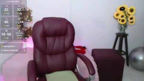 Snapshot of lilly_milf chatting on March 2, 2026, 1:29 pm Lilly online show from March 2, 2026, 1:29 pm