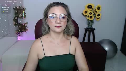 Snapshot of lilly_milf chatting on March 14, 2026, 2:00 pm Lilly online show from March 14, 2026, 2:00 pm