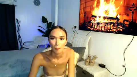 lillyholland online show from February 14, 2025, 2:33 pm