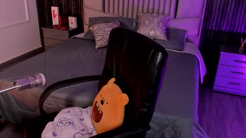 Lilly Ortiz online show from November 7, 2025, 7:58 pm