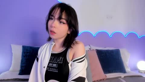 Lilou online show from March 10, 2025, 11:42 am