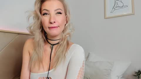 Snapshot of liloukatt chatting on January 16, 2025, 9:27 am Lilou  online show from January 16, 2025, 9:27 am