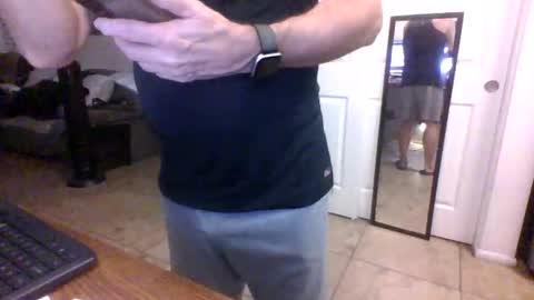 Snapshot of lilpackage69 chatting on February 16, 2026, 2:29 am lilpackage69 online show from February 16, 2026, 2:29 am