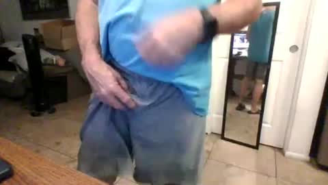 lilpackage69 online show from April 22, 2026, 5:21 am