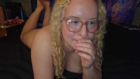 LilPies  online show from March 28, 2026, 6:46 am