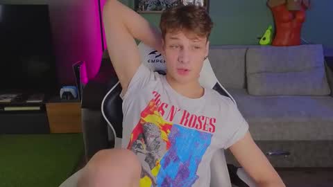 lilteddyboy online show from November 5, 2025, 4:51 pm