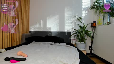 Snapshot of lily__love chatting on January 10, 2025, 8:18 am LILY online show from January 10, 2025, 8:18 am