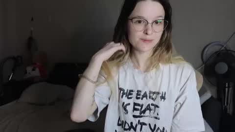 lily_and_jake online show from November 21, 2025, 7:07 am