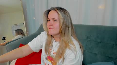 Lily online show from April 1, 2026, 1:41 pm