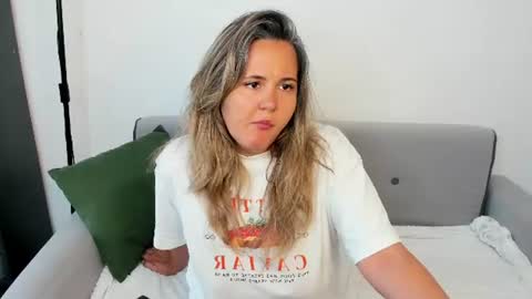 Lily online show from June 10, 2026, 1:06 am