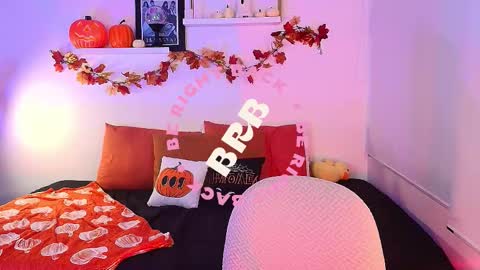 just lily online show from October 10, 2025, 9:25 pm