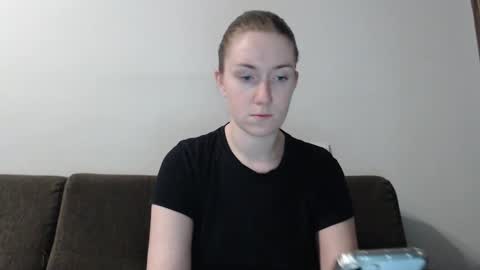 lily_love_x online show from February 5, 2025, 5:41 am