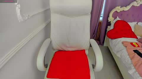 Lily online show from April 10, 2026, 3:39 pm