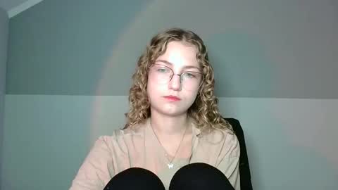 Snapshot of lily_tayberry chatting on September 8, 2025, 3:22 pm small lily online show from September 8, 2025, 3:22 pm