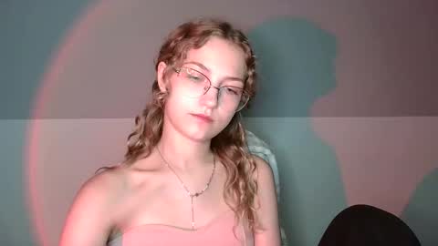 Snapshot of lily_tayberry chatting on September 12, 2025, 3:12 pm small lily online show from September 12, 2025, 3:12 pm