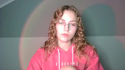 Snapshot of lily_tayberry chatting on September 14, 2025, 3:33 pm small lily online show from September 14, 2025, 3:33 pm