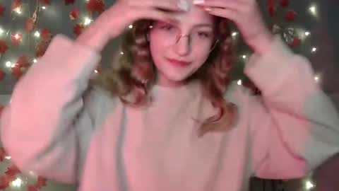 Snapshot of lily_tayberry chatting on October 15, 2025, 12:27 pm small lily online show from October 15, 2025, 12:27 pm